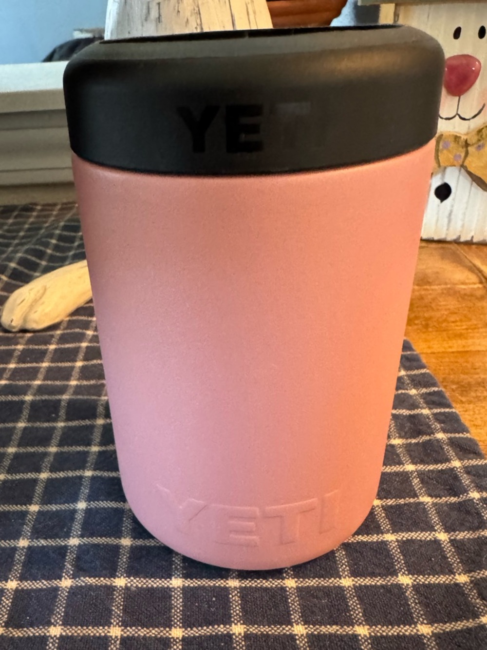 Yeti Sandstone Pink Rambler Can Insulator with Black Rim - Picture 2 of 7